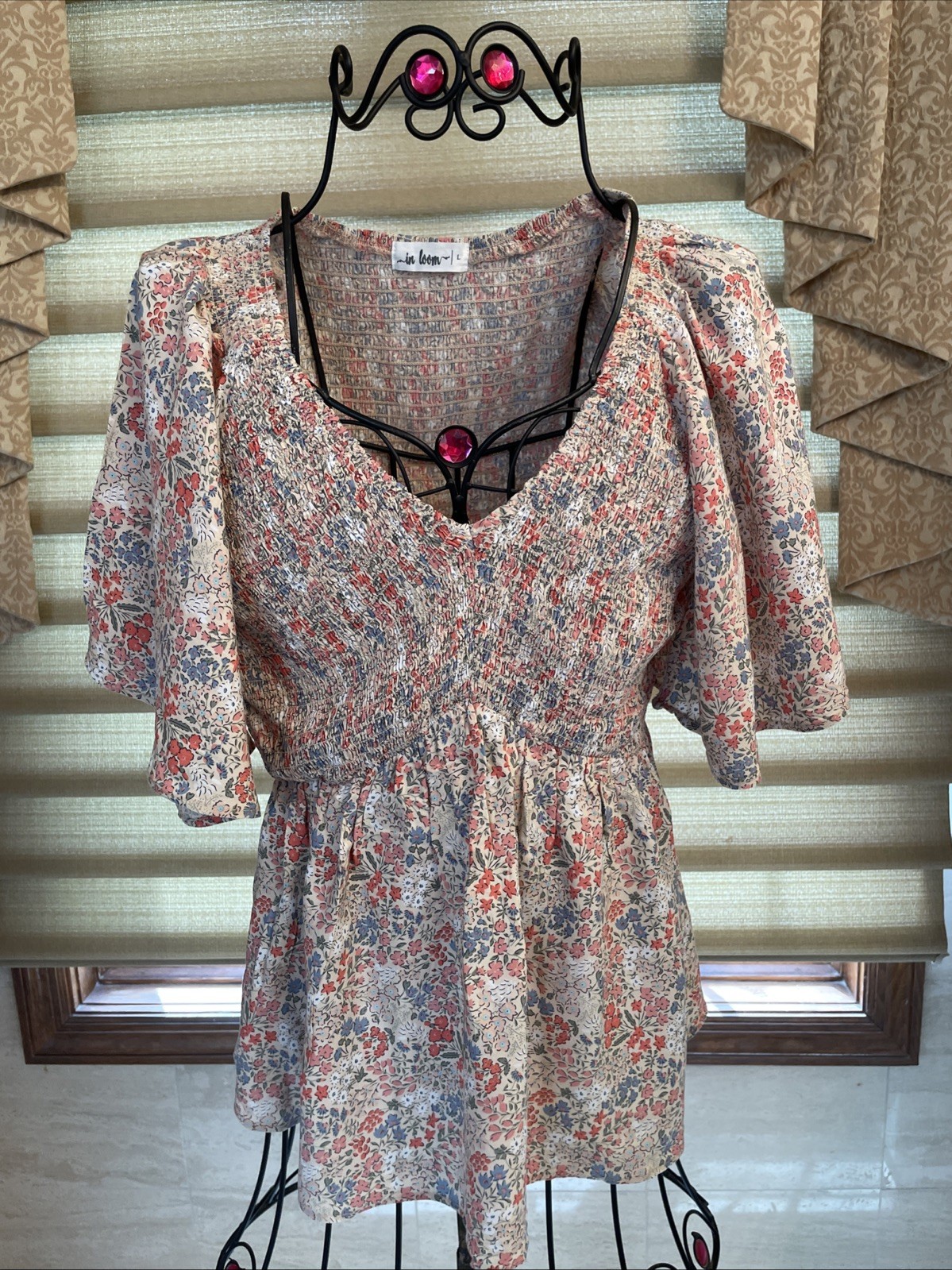 In Loom Top Size Large Short Sleeve Floral Print Smocked Blouse