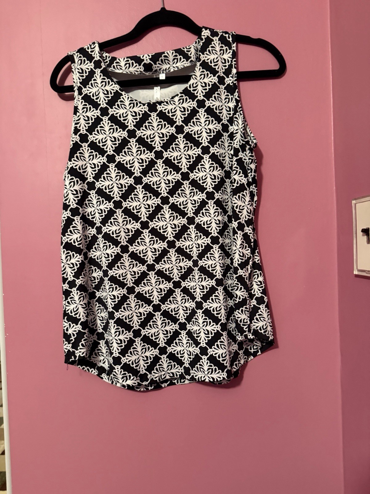 Lulu B Black And White Geometric Print Sleeveless Measurements On The Pictures