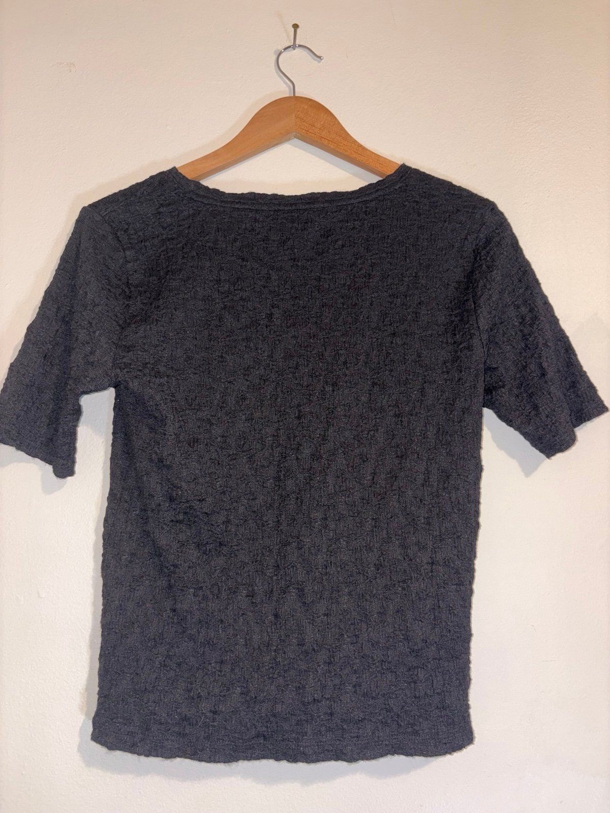 Simply Vera Wang Stretchy Black Shirt – Size Medium