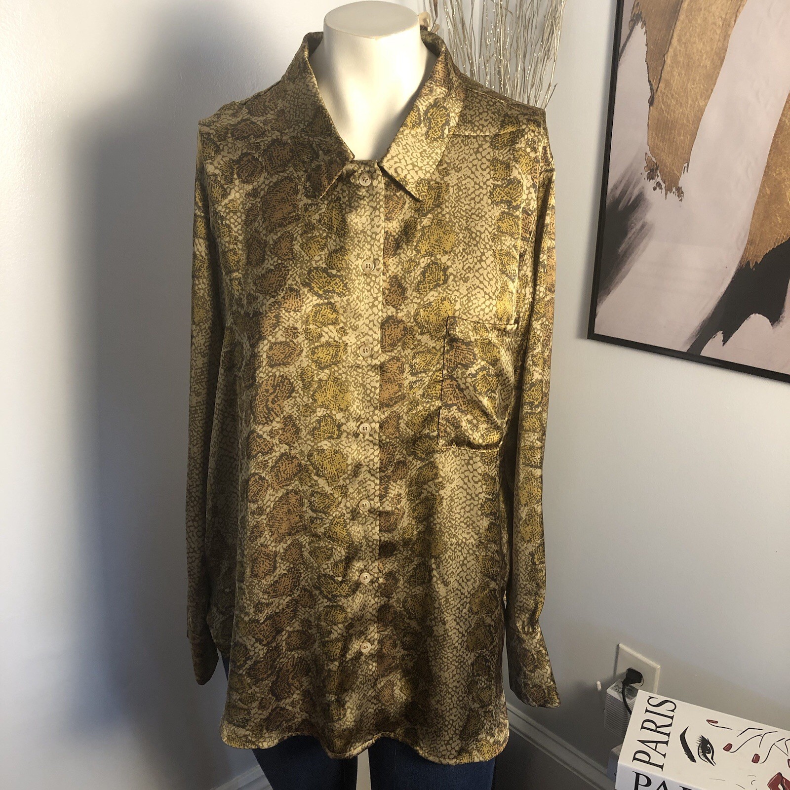 Mystree Women’s Satin Long Sleeve Button Up Blouse Size L Snake Skin Print