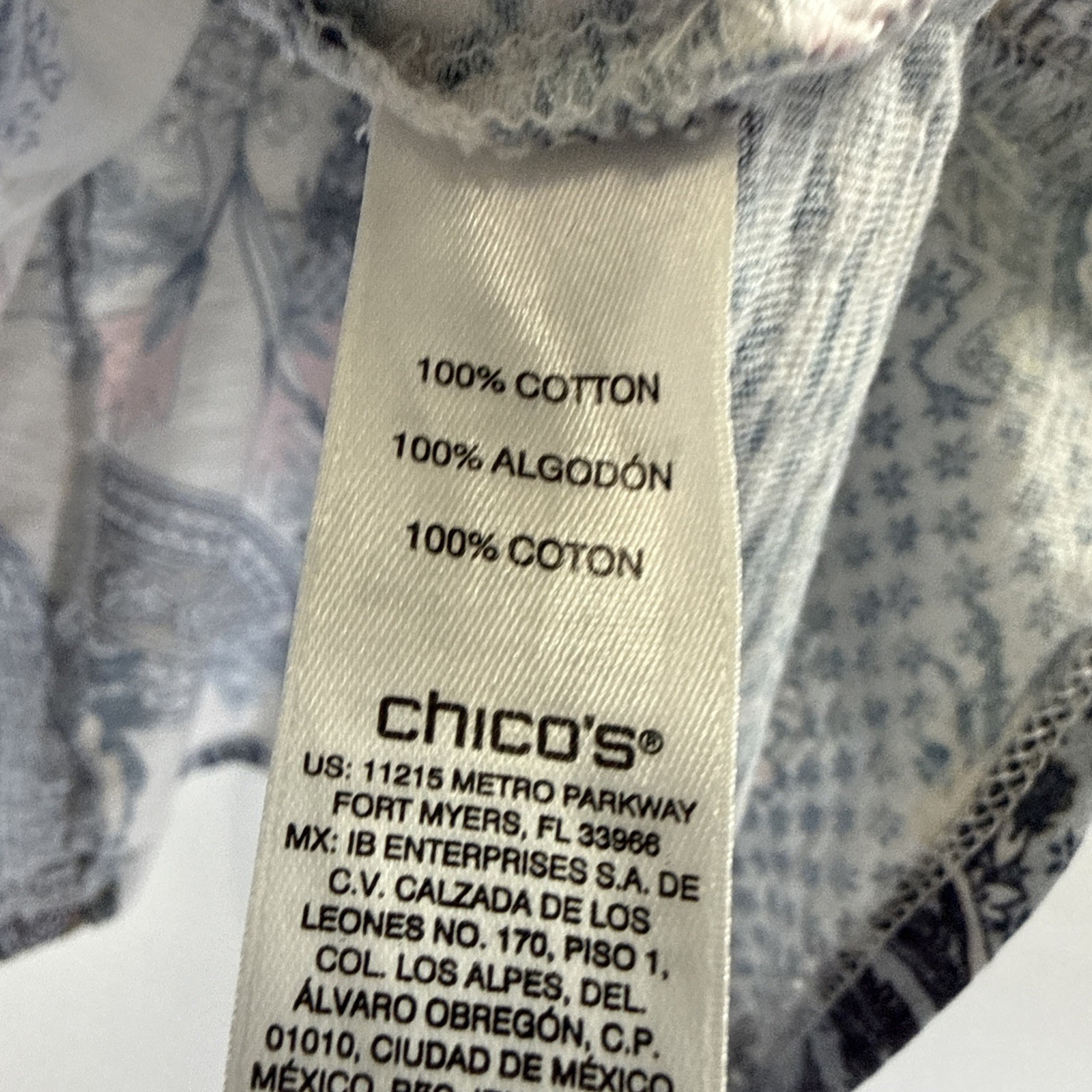 Chicos Womens Top Sz Medium Paisley Blue White Asymmetrical Hem Buttons Pullover