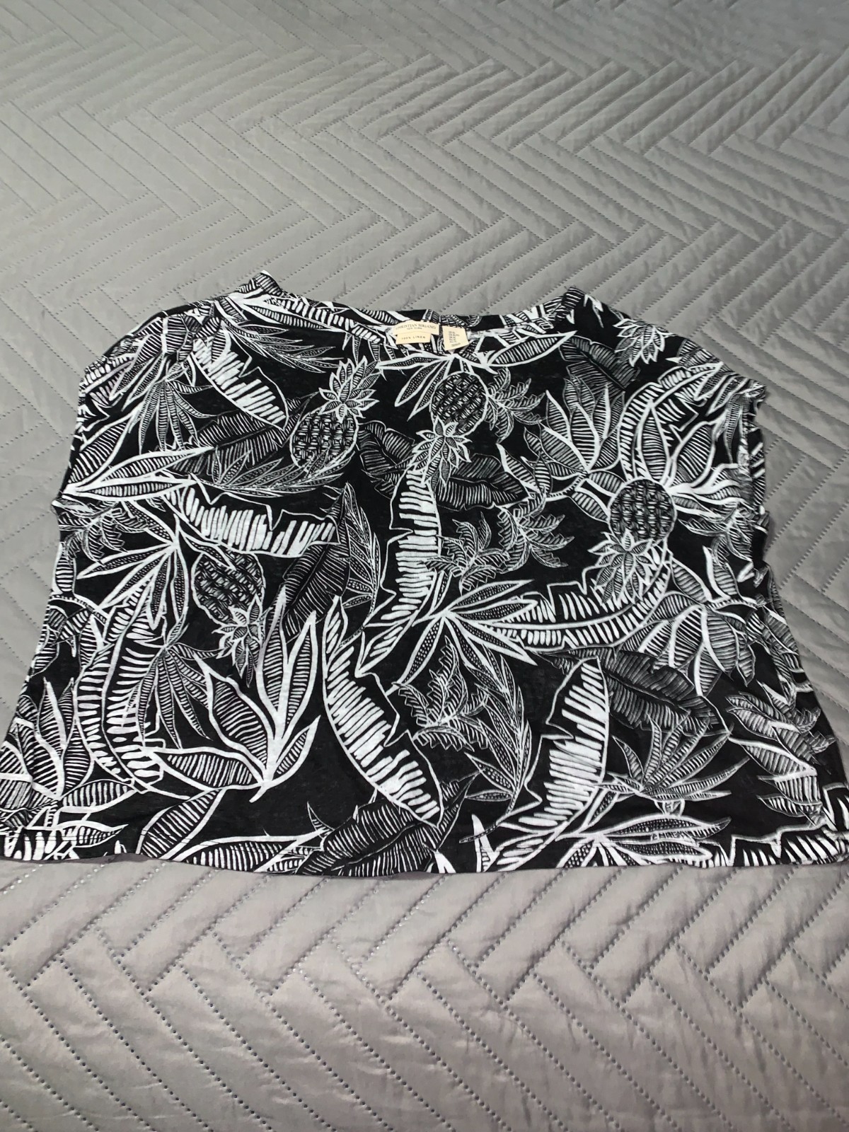 Christian Siriano Black White Tropical Pineapple Pattern 100% Linen Top Size XL