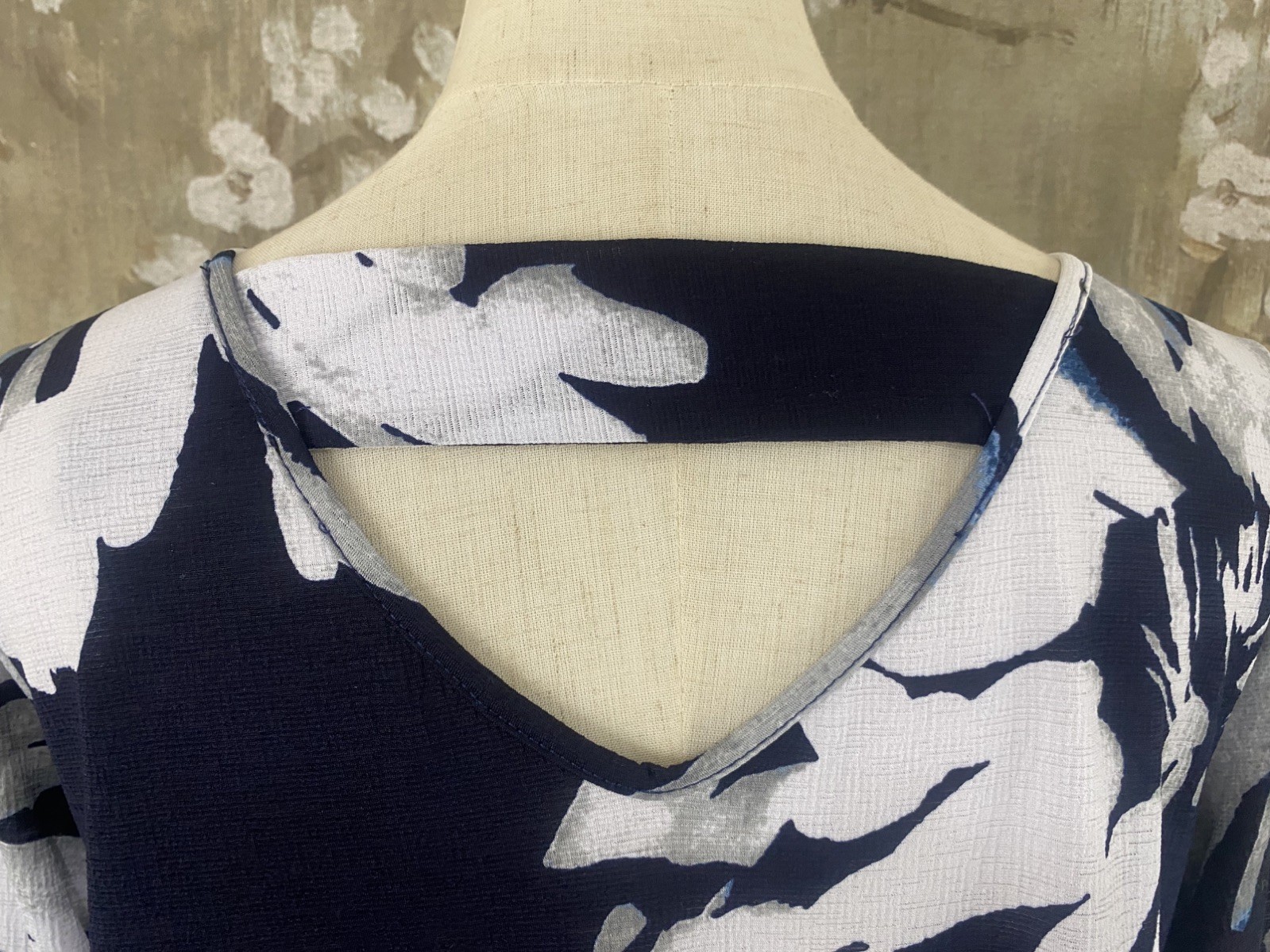 CLARA SUN WOO Navy Blue White Asymmetrical Hem Back Neck Dtl A-Line Top S EUC