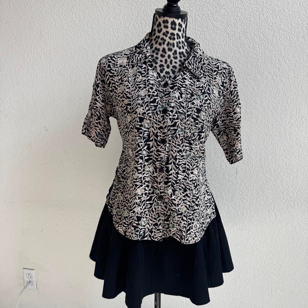 Norton McNaughton black & tan leaf print button up blouse