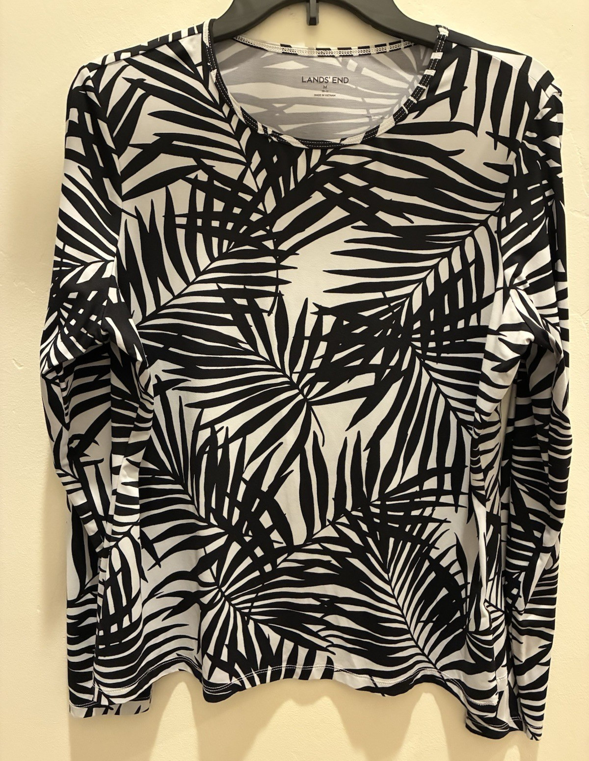Lands’ End Women’s Black/White Floral Scoop Neck Long Sleeve Pullover Tee M