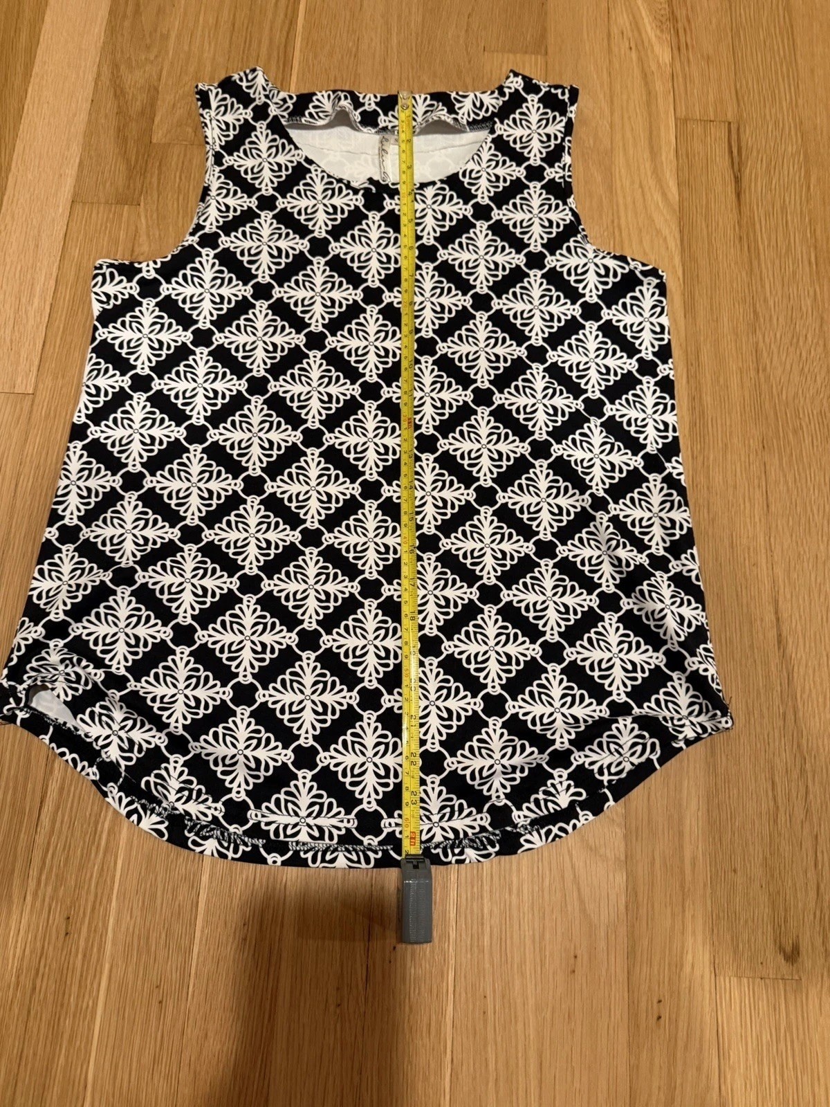 Lulu B Black And White Geometric Print Sleeveless Measurements On The Pictures