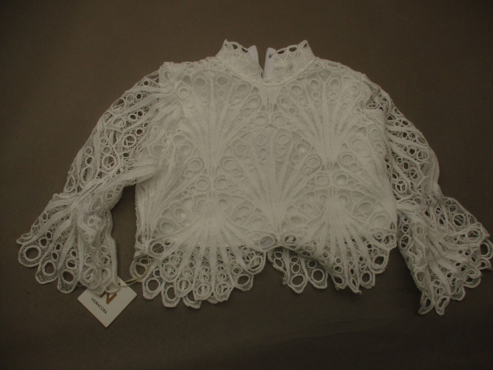 NWT NORACORA Size M Womens White Lace Back Zip Lined Stylish Crop Top 570