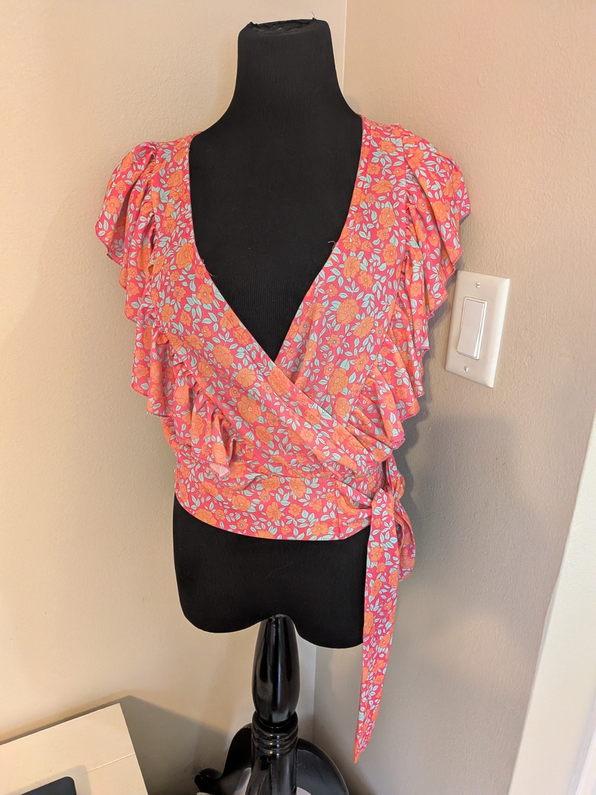 Bunulu Small Floral Ruffle Crop Top Shrug Low Cut Tie Trim New w/out Tags