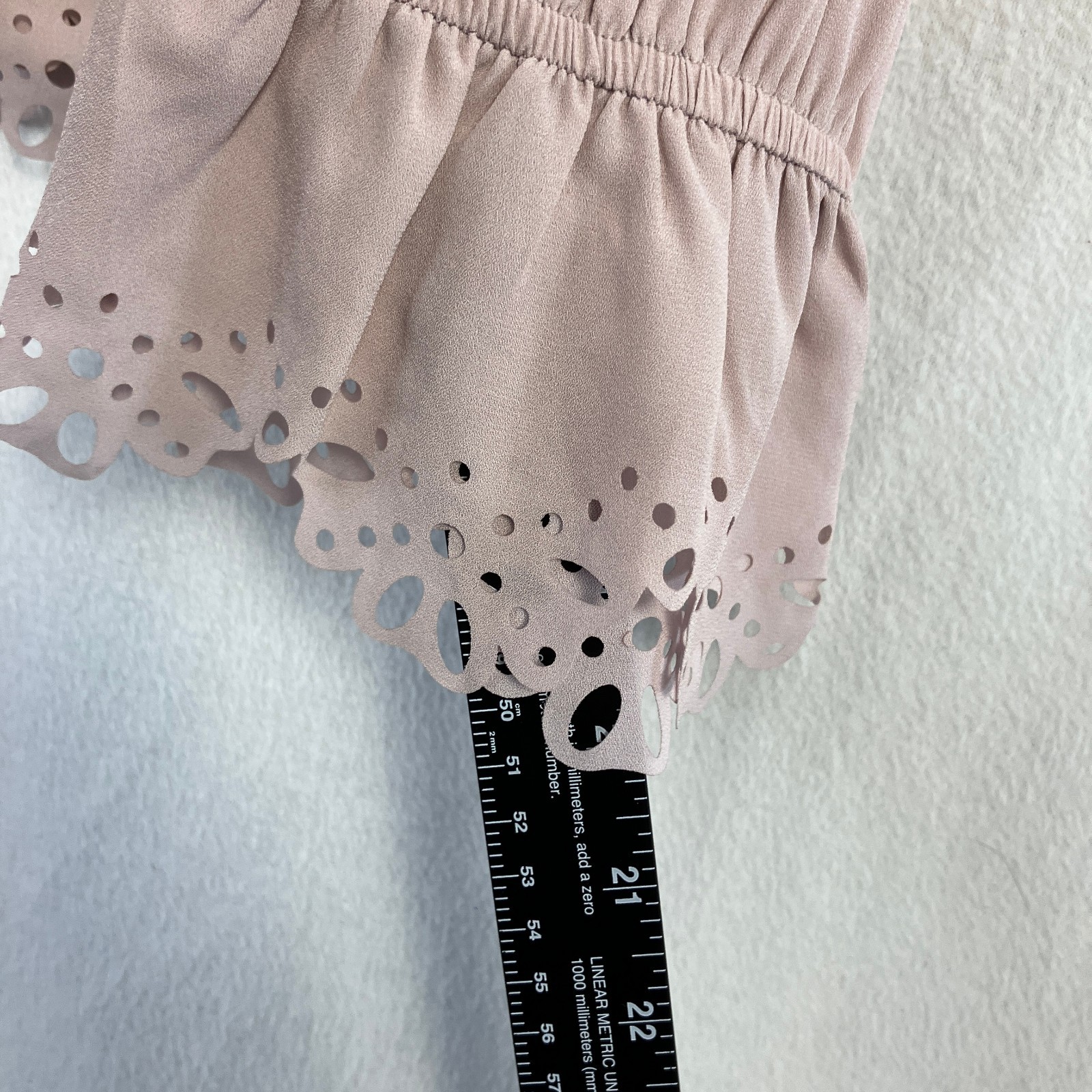 Sugar Lips Women’s Ruffle Split Tie Neck Blouse Size L Mauve NWT