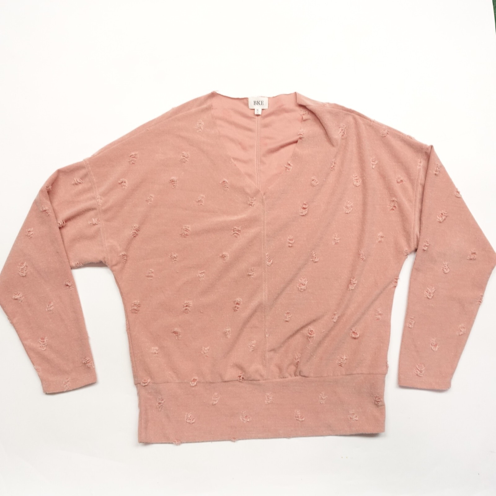 BKE Blouse Women’s Medium Peach Polyester Pullover V-Neck Stretch Long Sleeve