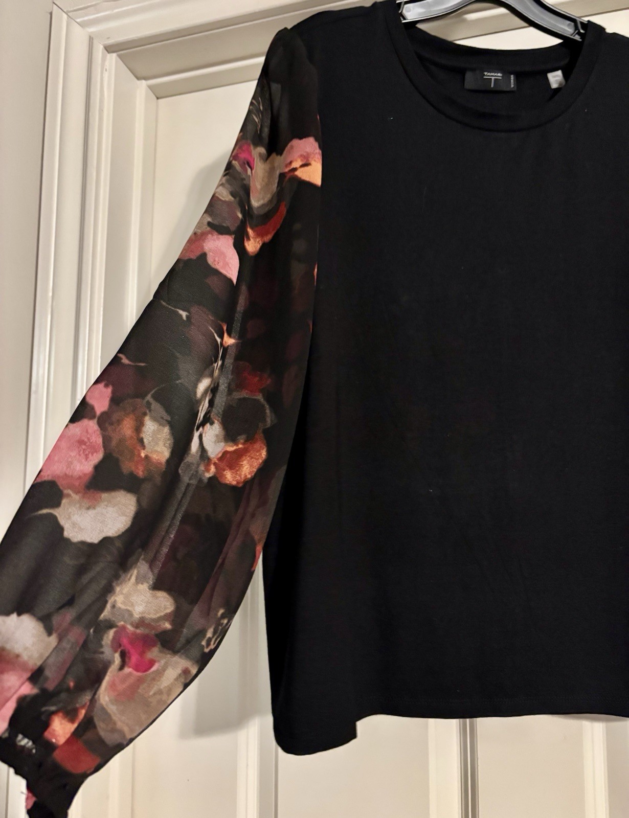 $88 T Tahari Mixed Media Floral Chiffon Sleeve Size 1X Black Knit Jersey Blouse