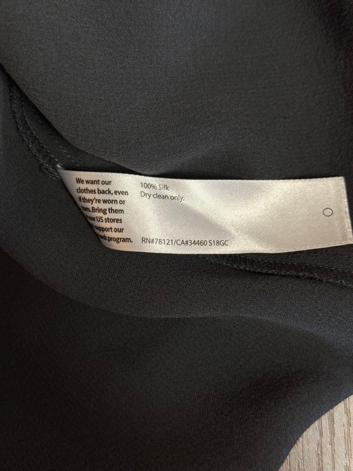 Eileen Fisher 100% Silk Blouse M Gray White Trim Button Front Long Sleeve Top