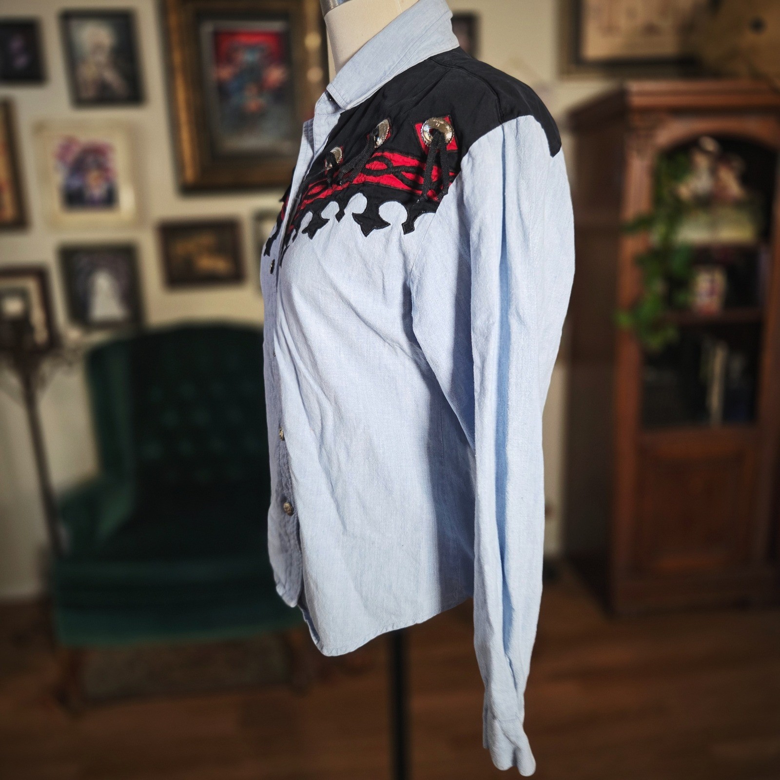 Vintage 90s I Heart Cowboys Out West Western Chambray Concho Shirt Light Blue