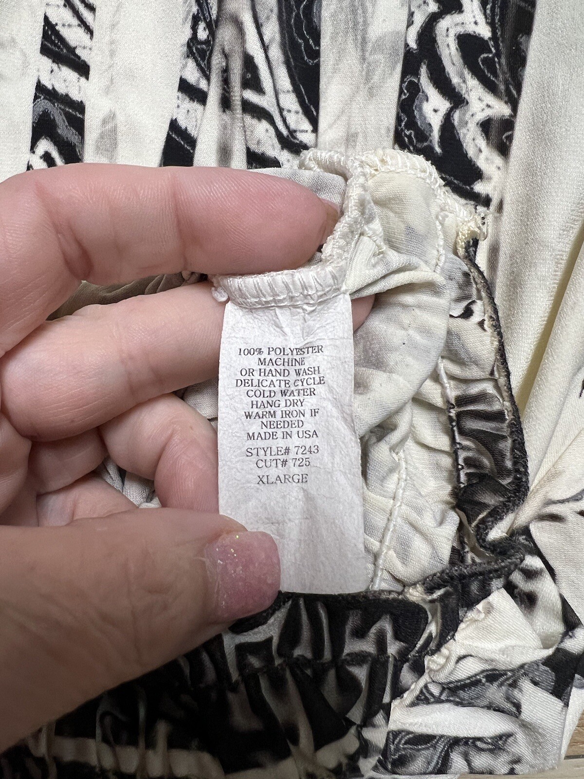 Design Works – Size XL – Black & Cream Blouse – Flow Sleeves – Gathered At Waist
