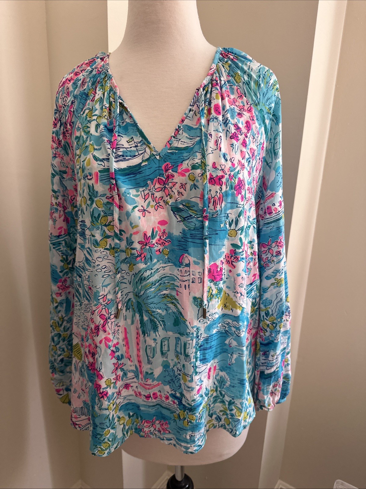 Lilly Pulitzer Long Sleeve Summer Blouse. Sz Small. See pics.