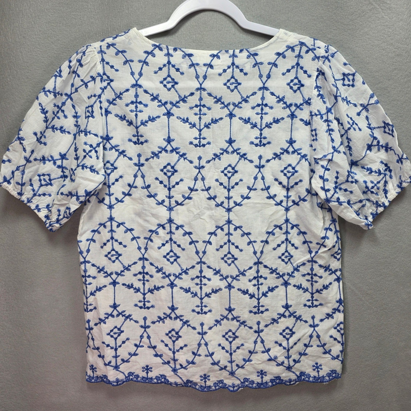 Kindred Eyelet Embroidered Button Front Vneck Blouse Top Womens M White Blue