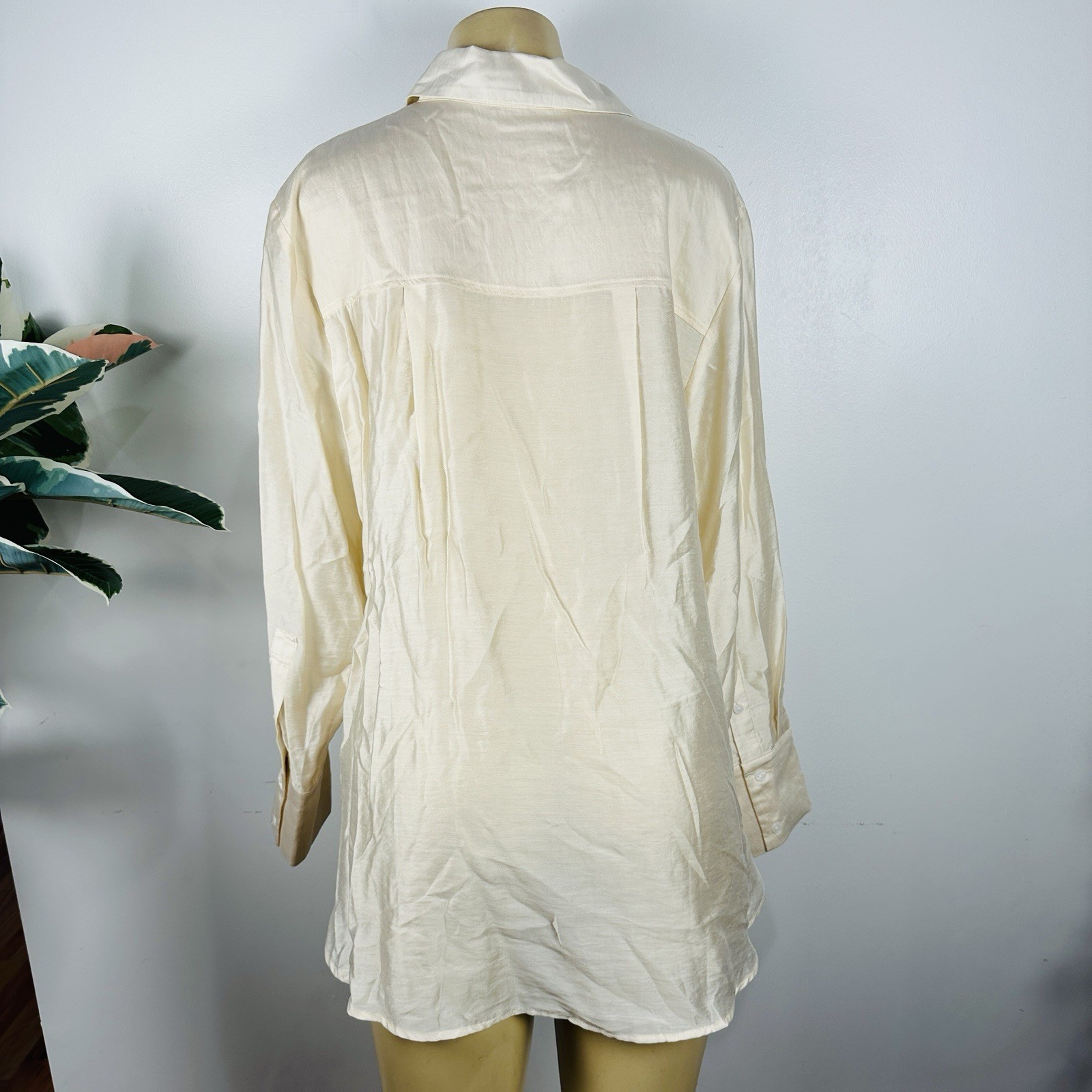 H&M Ivory Button Front Blouse Sz M Long Sleeves Top Shirt