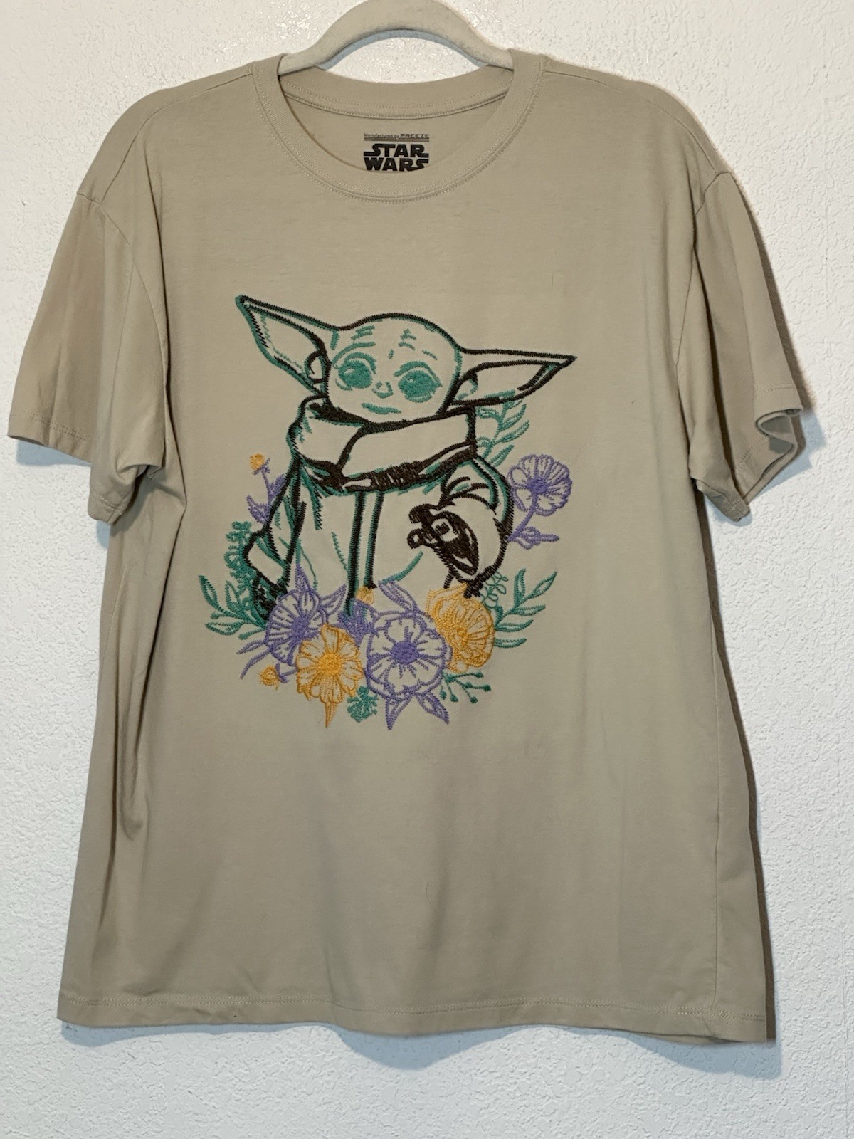 Star Wars Baby Yoda Grogu Floral Graphic Tee Beige XL Embroidered Cotton