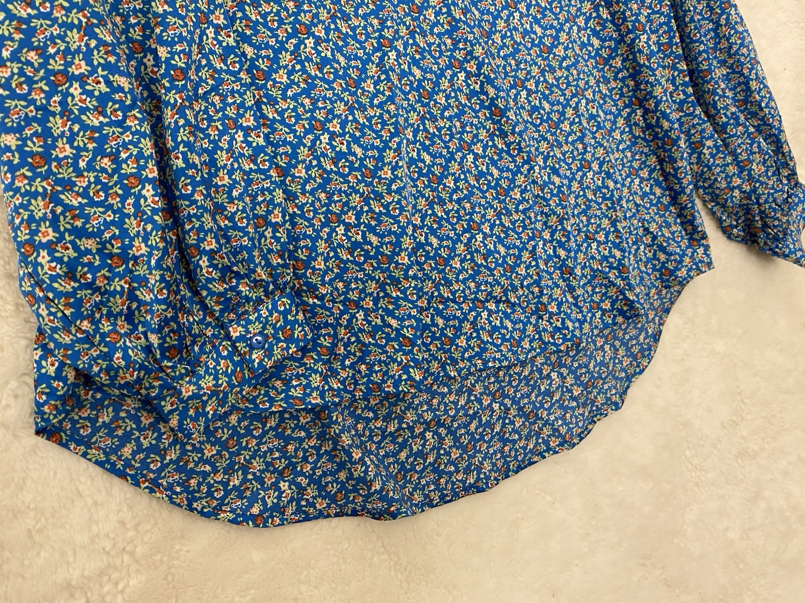 Women’s Blue Ditsy Floral Satin Long Sleeve Top Size Large V Neck Oversized NWT