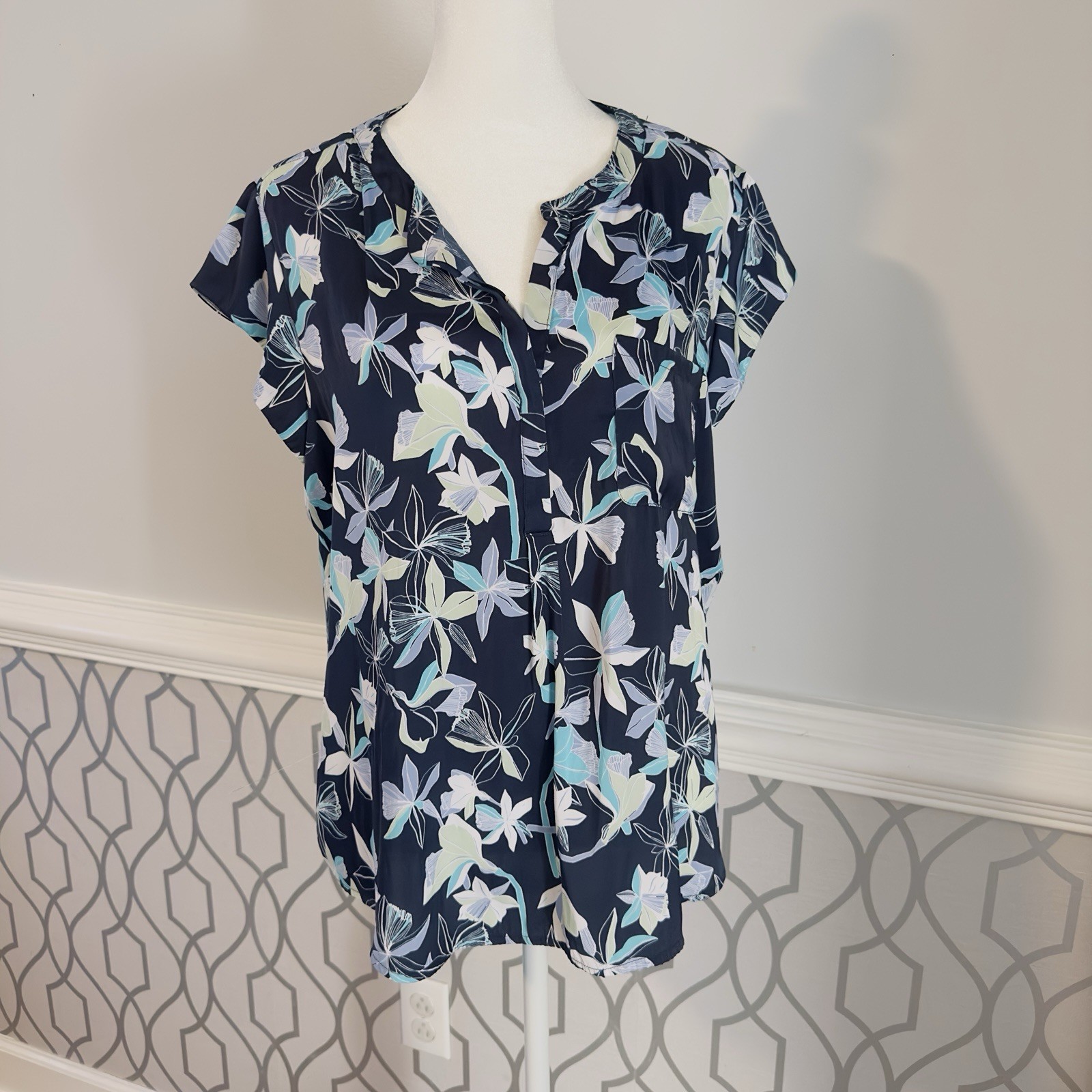 Liz Claiborne PXL Woman Blouse Cap Sleeve Navy Teal Blue Floral Flowy Soft Pocke