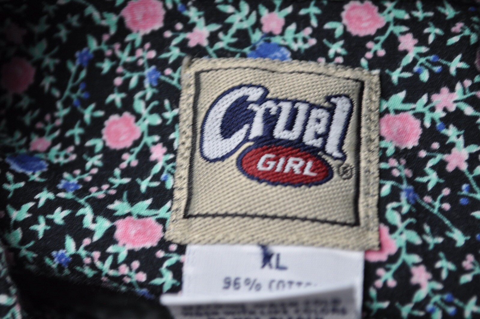 Cruel Girl Women’s size XL Long Sleeve Floral Western Snap Shirt