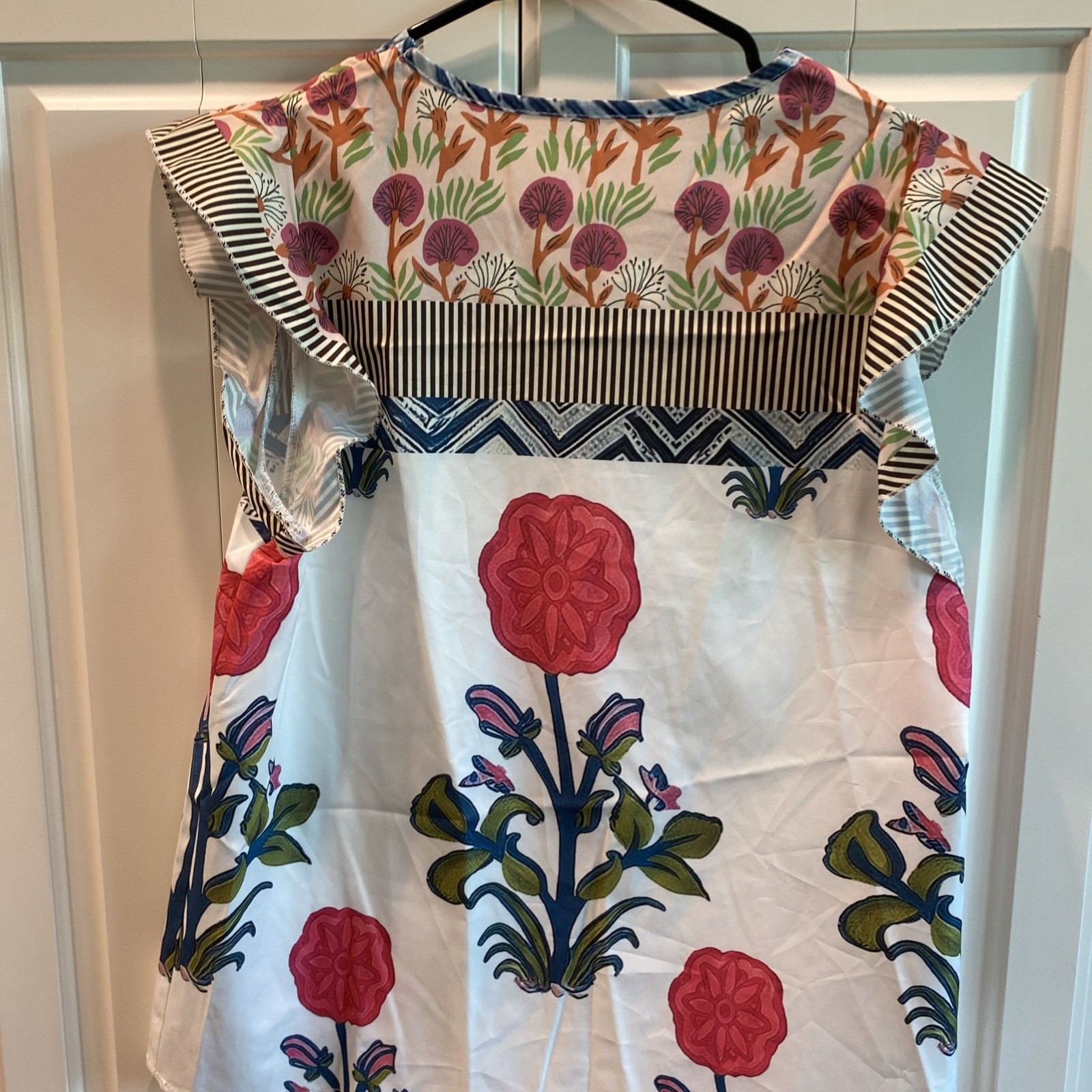 Beautiful Blouse For Ladies And Girls Who Can Wear Ladies Size Medium Brand new