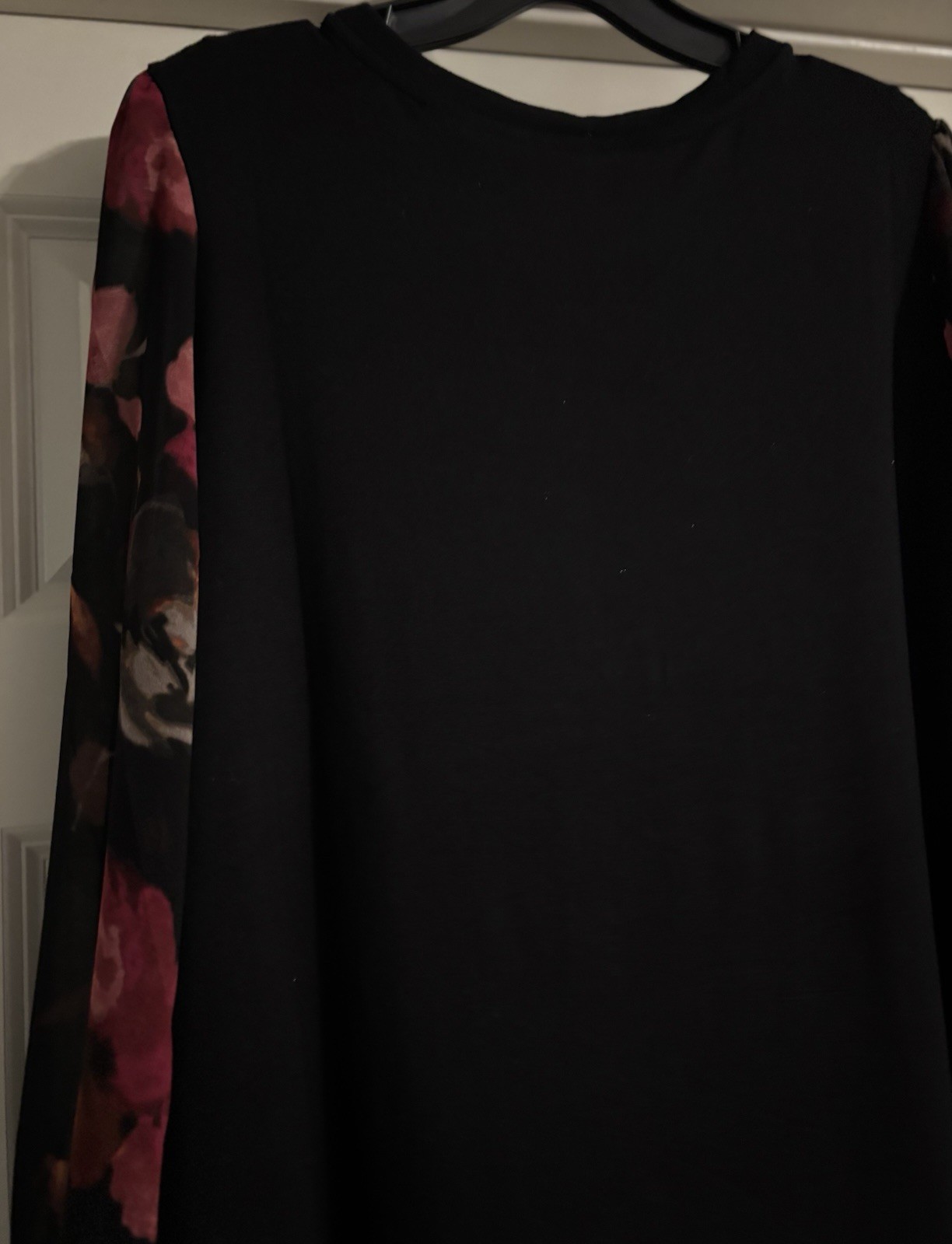 $88 T Tahari Mixed Media Floral Chiffon Sleeve Size 1X Black Knit Jersey Blouse