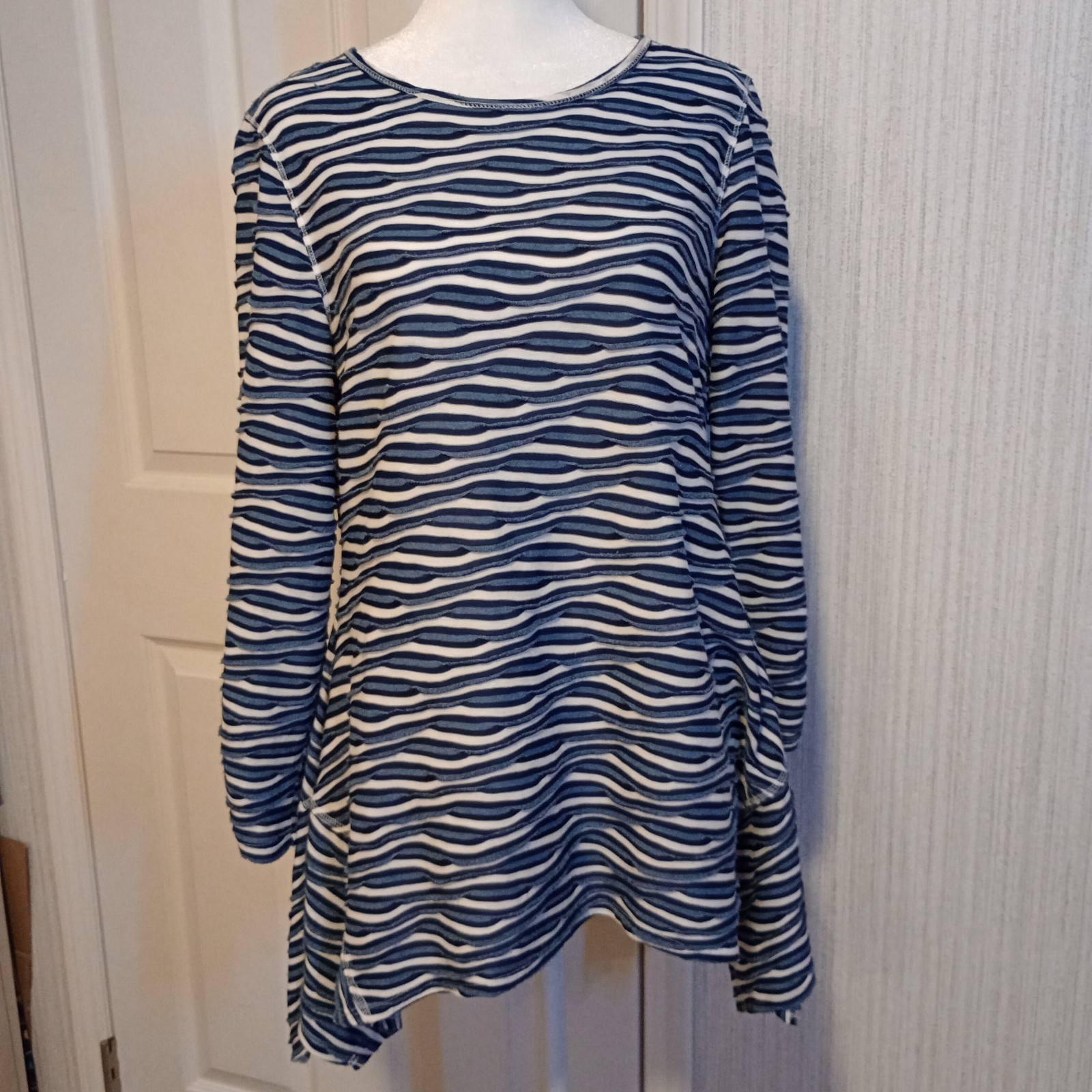 Multiples Women’s Size M Rayon Blend Tunic Top Blue High Low Ruched Sleeves LNC