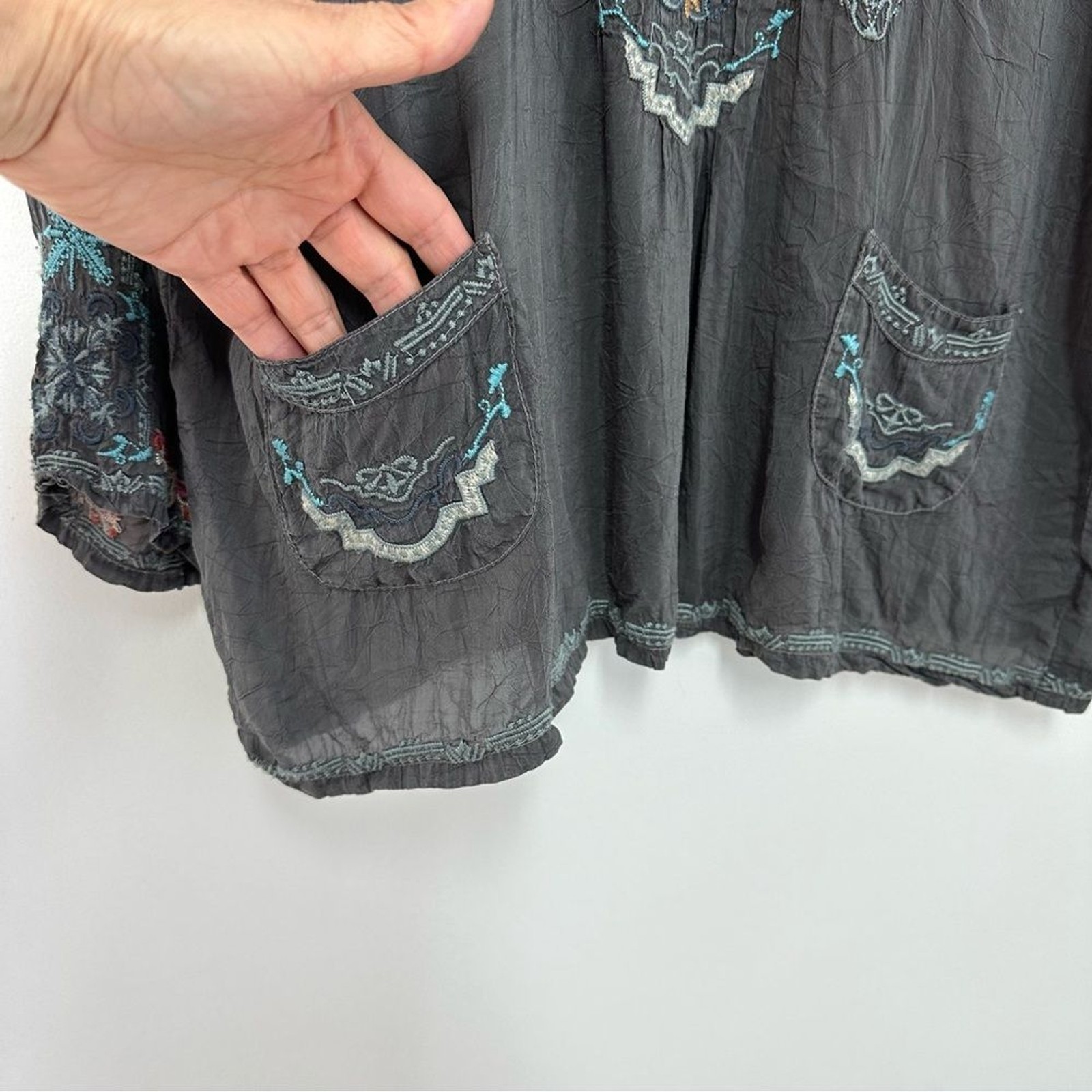 Johnny Was Embroidered Mosaic Tile Tunic Blouse in Grey Women’s Sz S