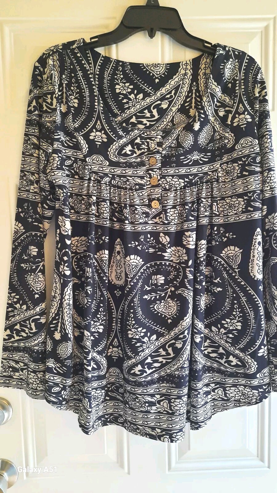 UNBRANDED Stretch Knit Top – XL – Scoop Neck w/3 Btn Placket/Bib, Long Sleeves