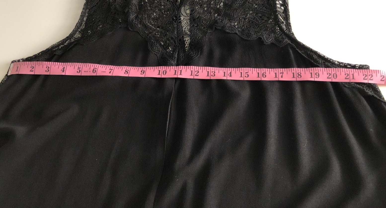 Torrid Plus Size 2 Black Lace Mock Neck Tank Top Sharkbite Hem Rayon Blouse.