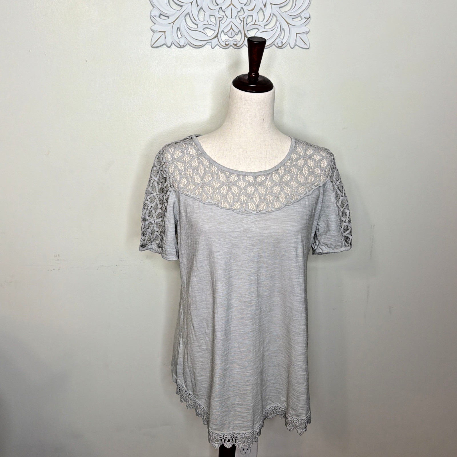 ELENA BALDI Women’s M Blouse Top Open Lace Detail Split Back Short Sleeves NWT
