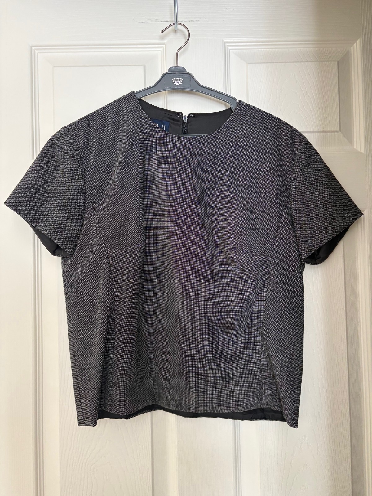 Ralph Lauren Cropped Wool Blend Top black and gray Size 8 perfect for work