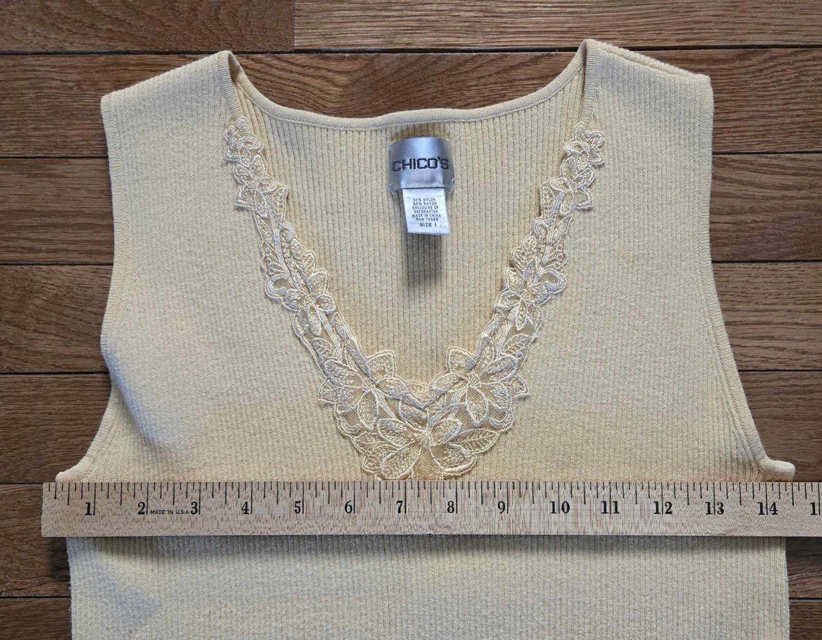 Chico’s Size 1 Yellow Ribbed Lightweight Lace Applique Neckline Tank Top