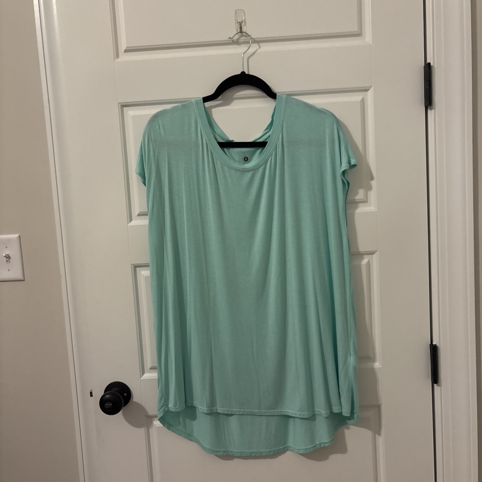Lularoe Tenacious Relaxed Workout T Retail $36 – 1X – Item1012