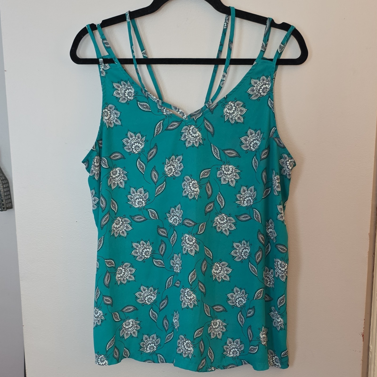 maurices Green Floral Polyester Woven V-Neck Spaghetti Strap Cami Tank L