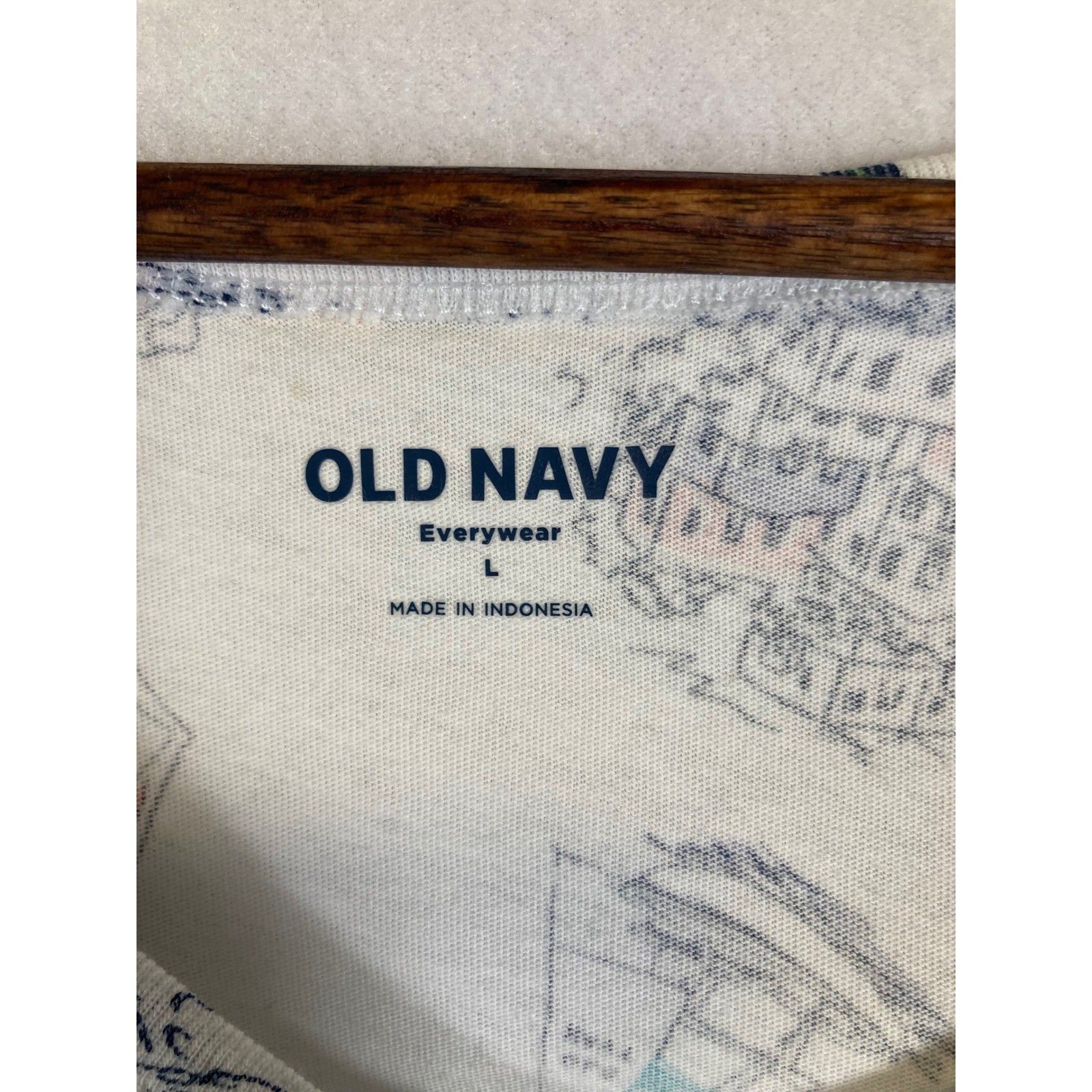 Old Navy Everywear T-Shirt Women Large White Tropical Coastal V-Neck Cotton Tee
