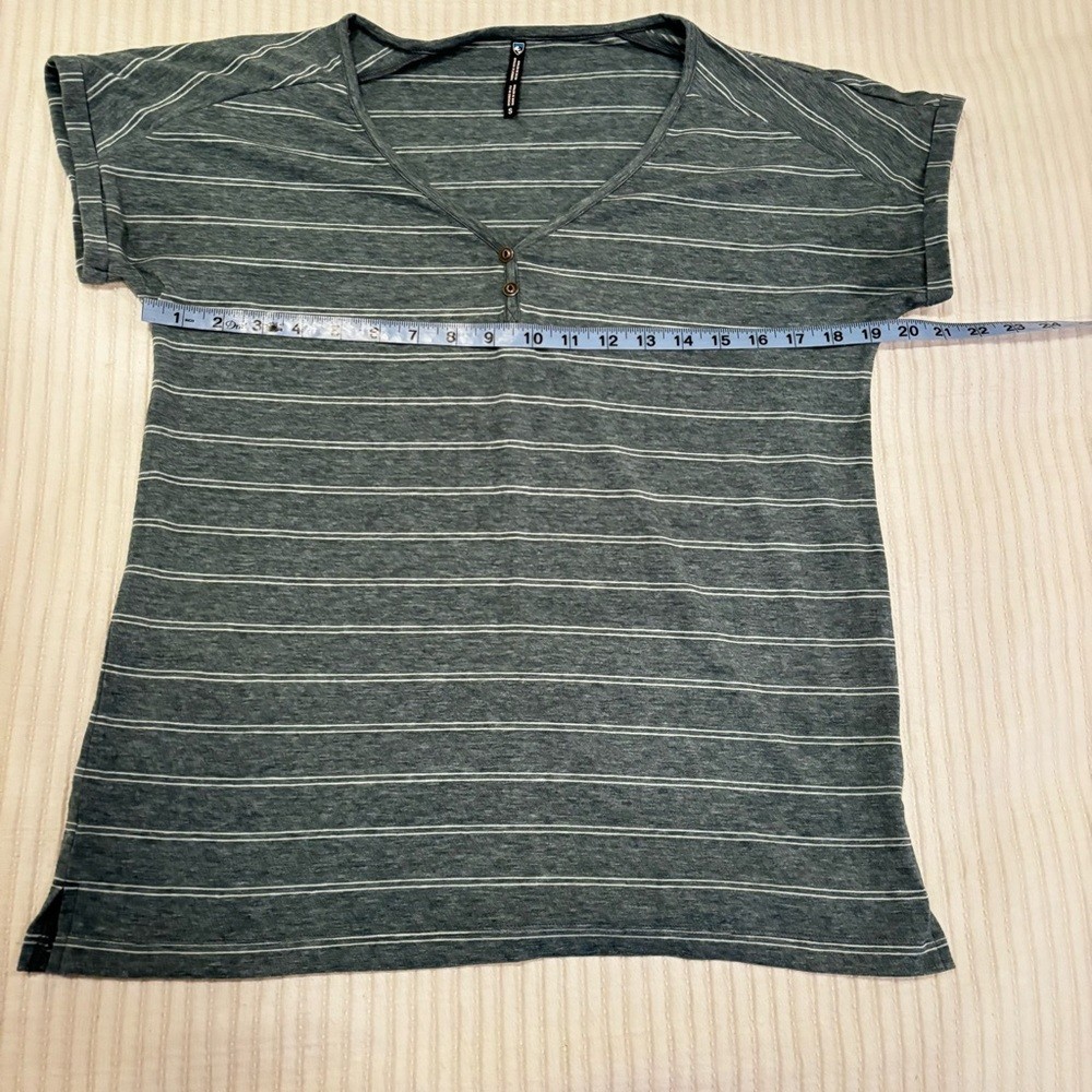 Kuhl Lisette Women’s Shirt Melange Performance Fabric V-neck Striped Size Small