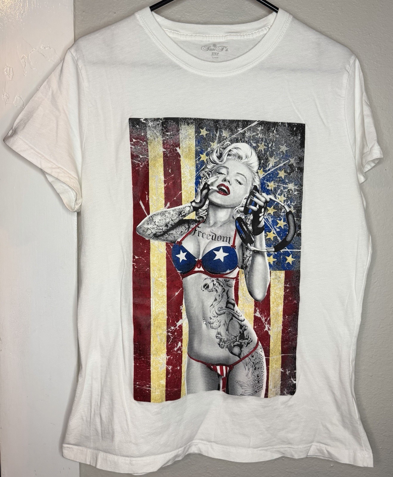 Sun T’s Patriotic Marilyn Monroe US Flag T-Shirt. Short Sleeve Women Large