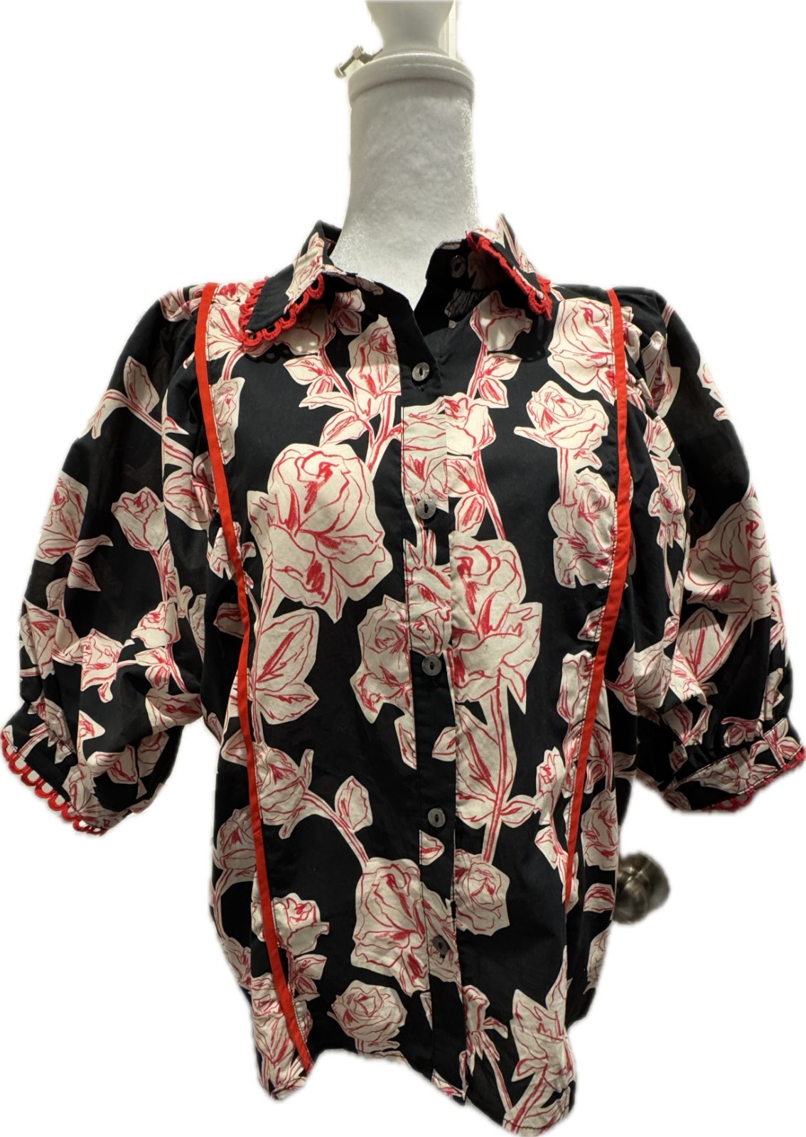 Entro top black floral print with red scalloped trim Sz Small
