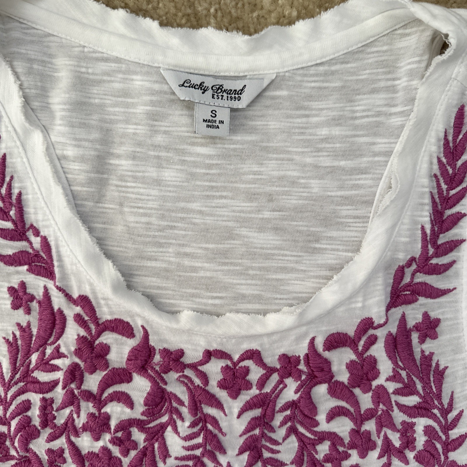 Lucky Brand Knit Tank Top S White with Purple Embroidery Racer Back Dip Hem cute