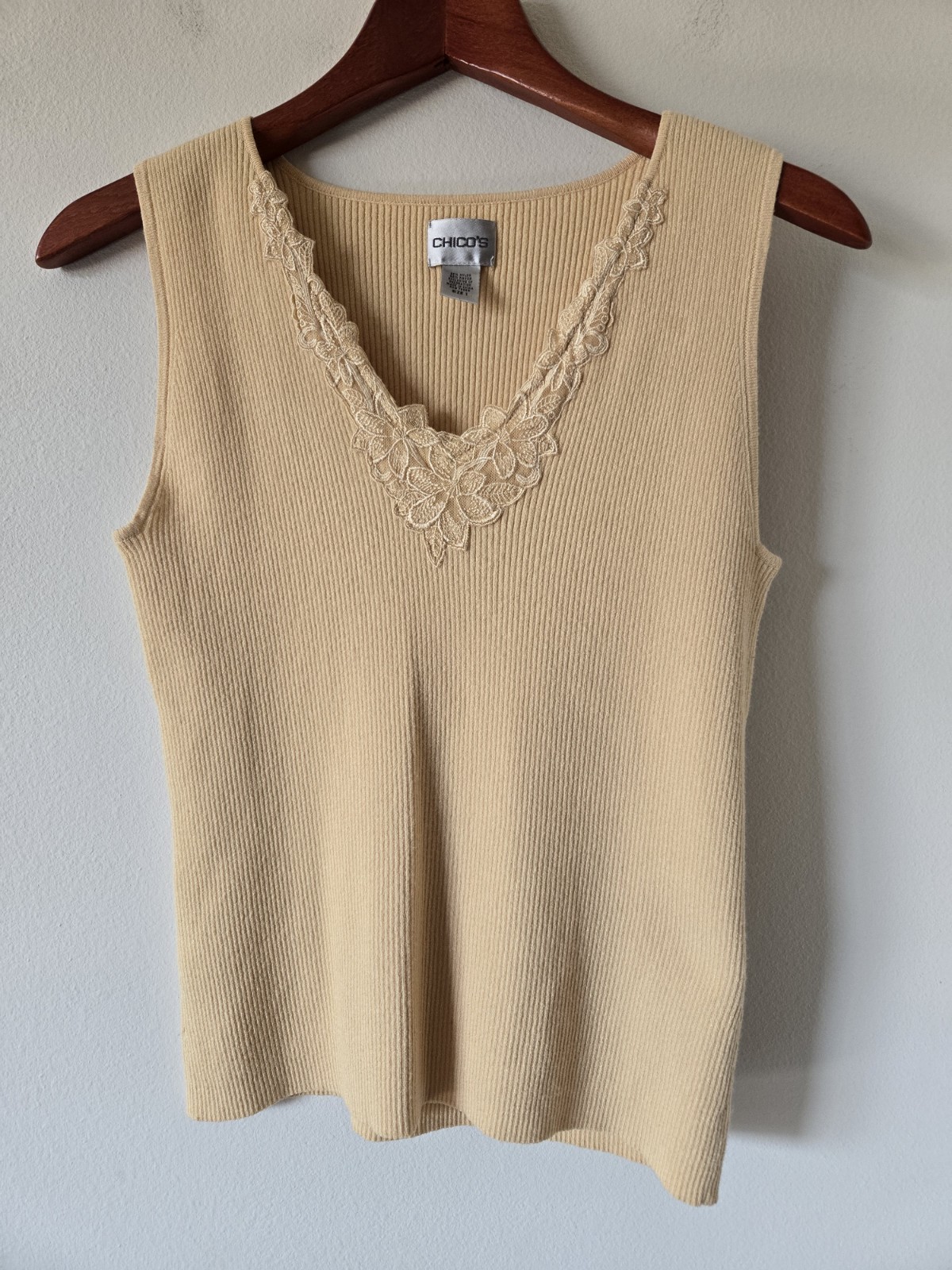 Chico’s Size 1 Yellow Ribbed Lightweight Lace Applique Neckline Tank Top
