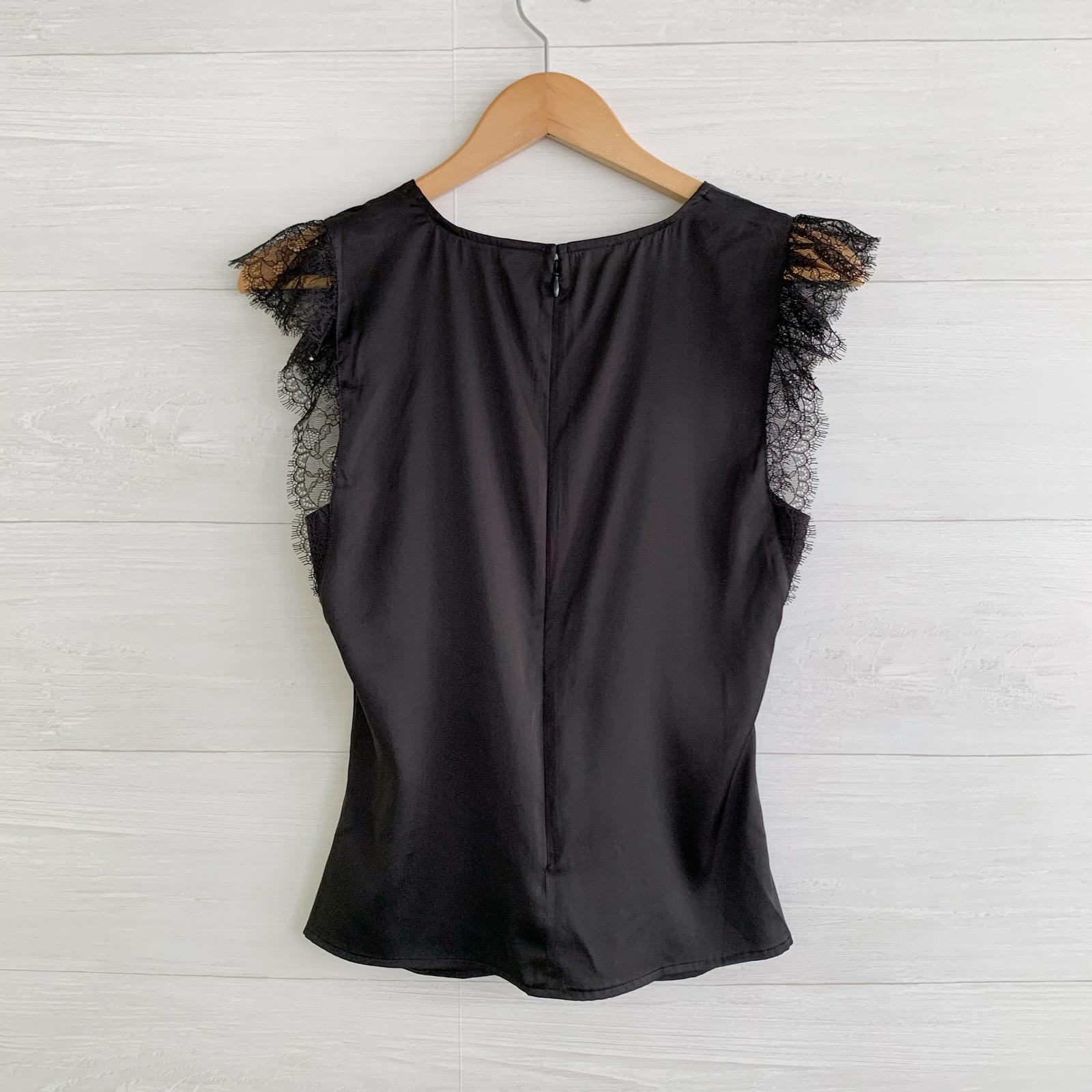 Express – Conscious Edit Black lace trimmed v-neck ruched top, S