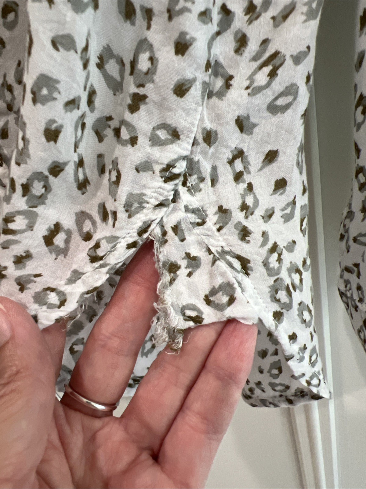 Bella Dahl Animal Leopard Print Button Up Tunic Shirt Size Large Tissue Thin