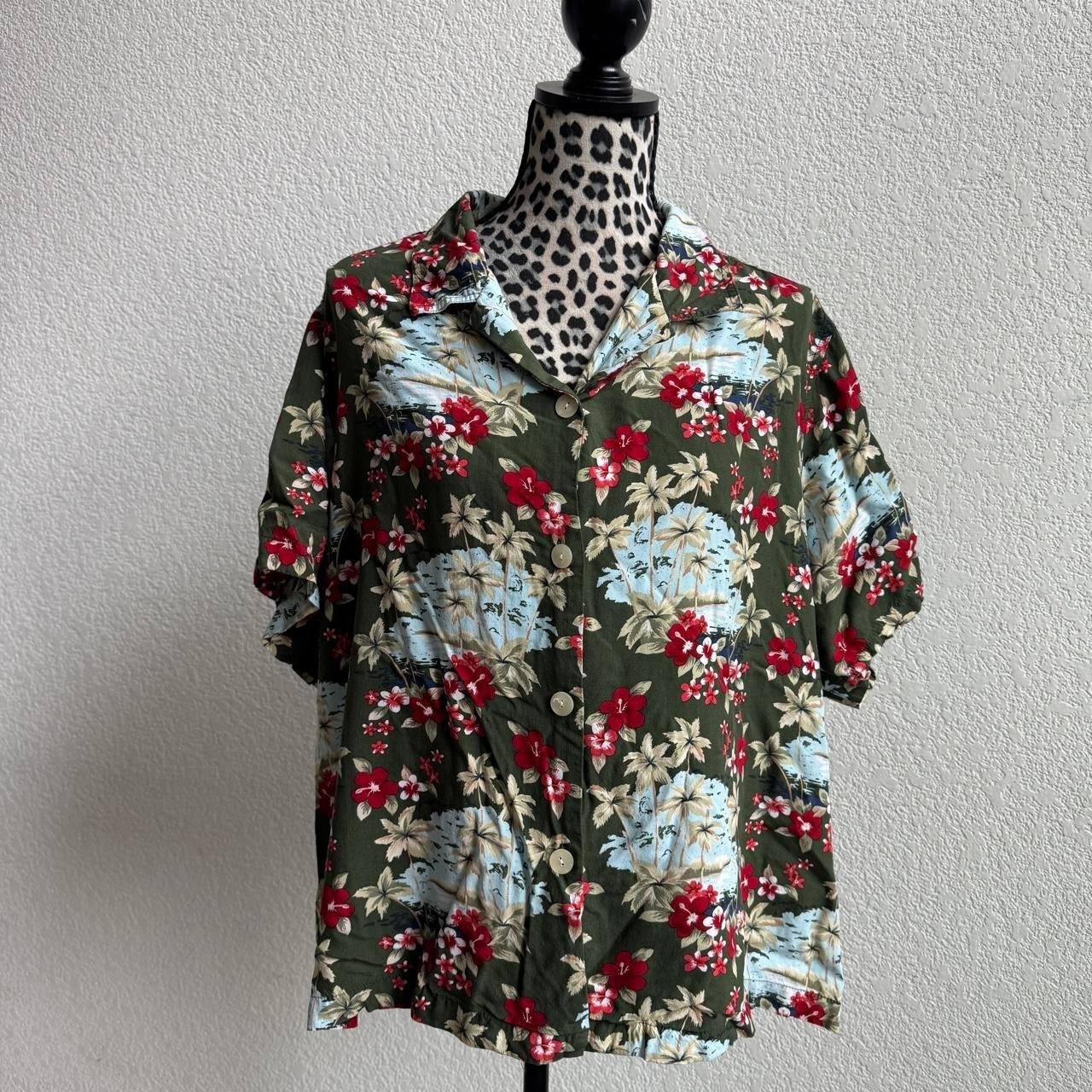 Basic Editions Vintage floral green button up blouse