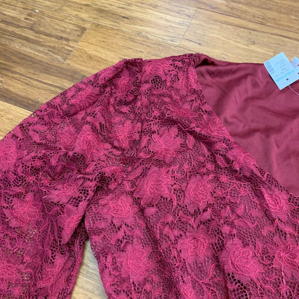 Maurices Top Womens 1X Burgundy Lace Peplum Blouse Long Sleeve V-Neck Romantic