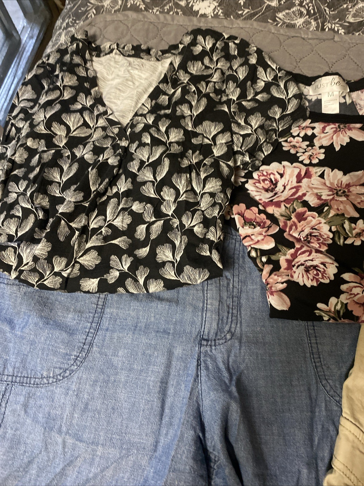 Womens Shorts 12 @ Sz 12 And 3 Tops Size medium Tops