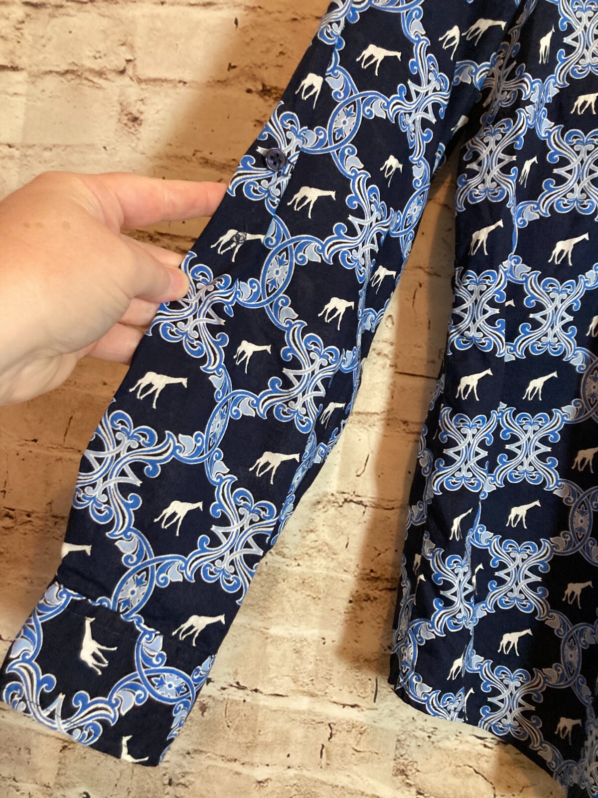 Kim Rogers Top Womens Large Giraffe Printed Button Up In Navy Roll Tab Cotton