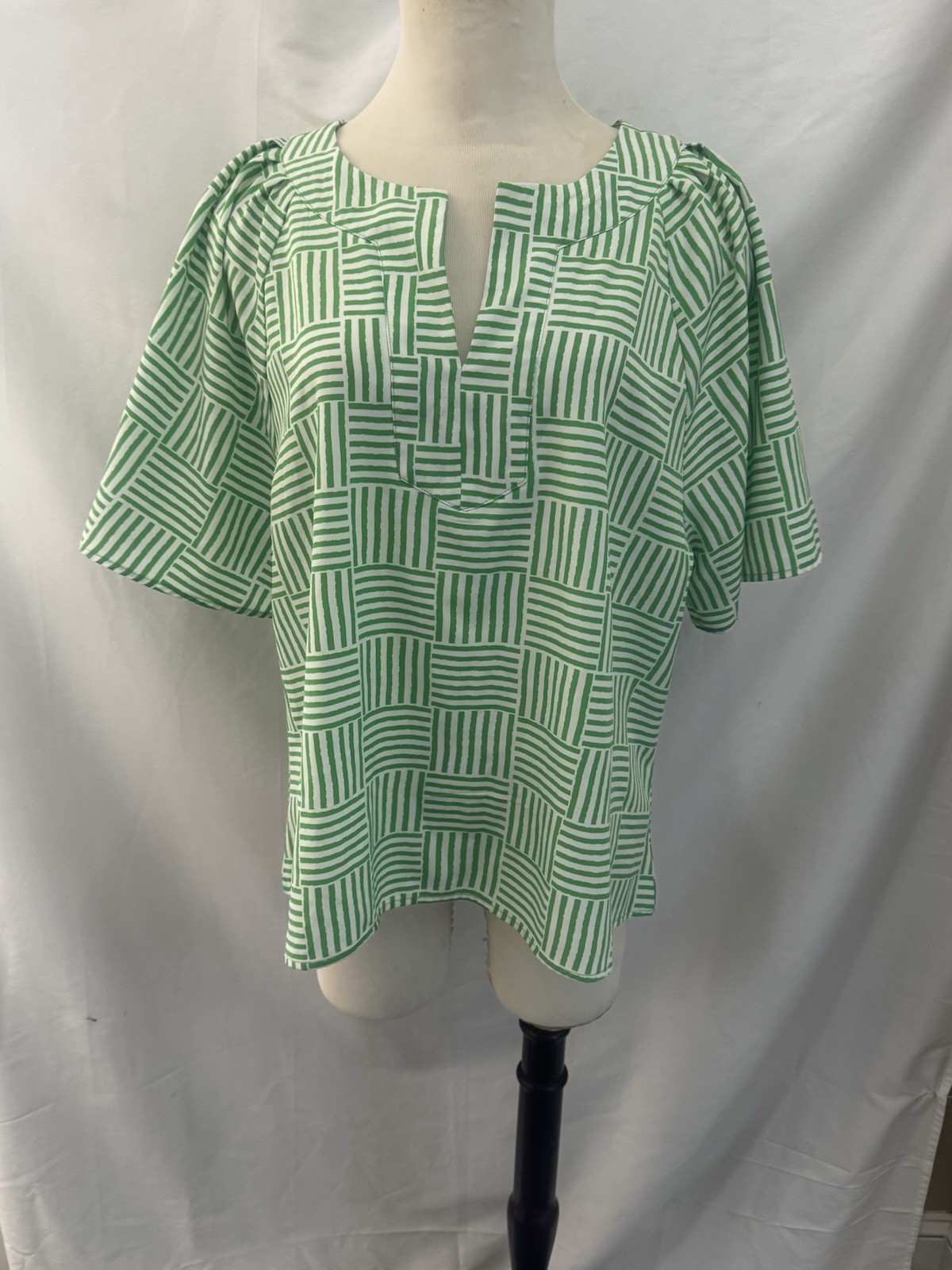 Mary Square Women’s Green And White Top Size XL