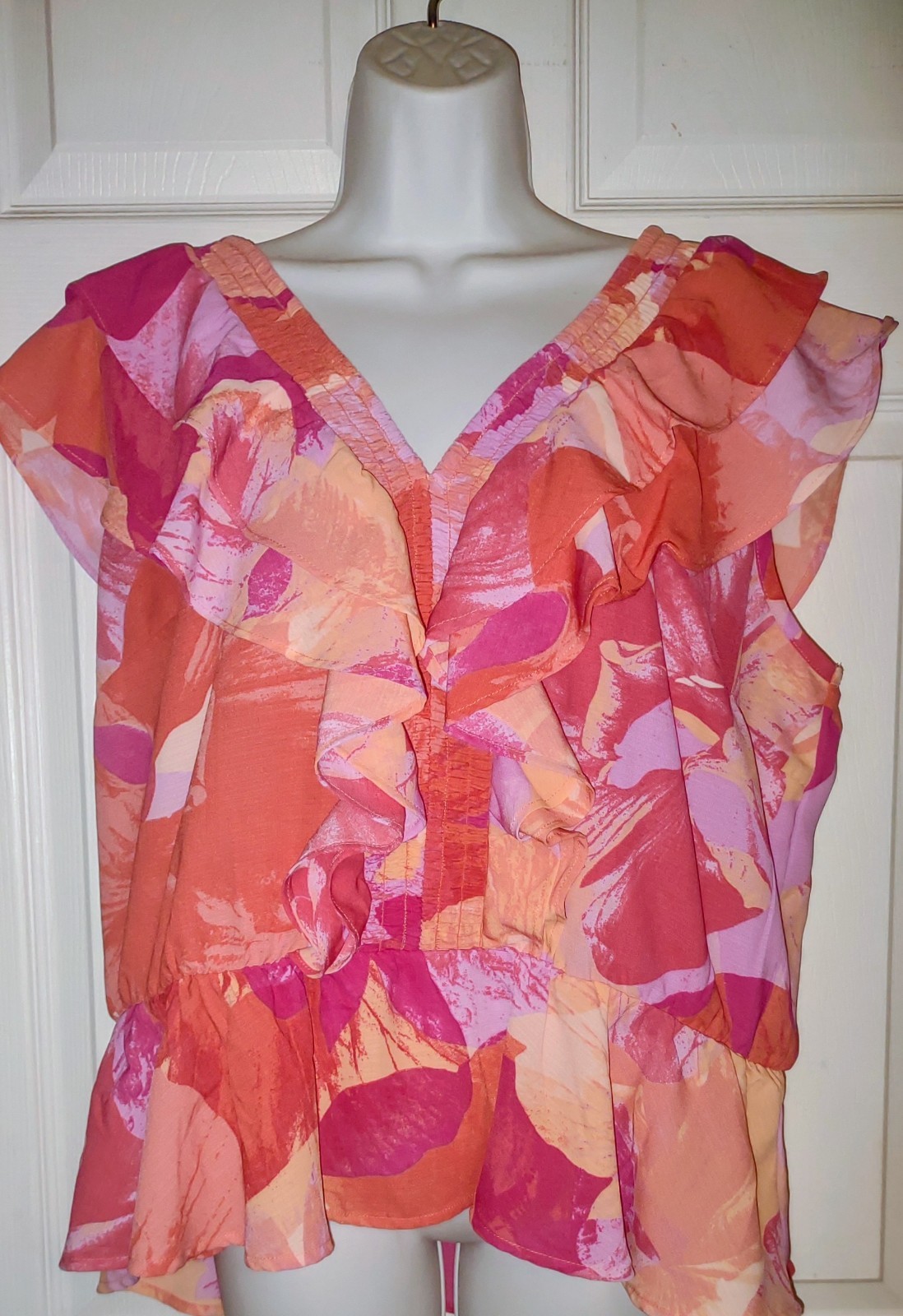 SOFIA JEANS BY SOFIA VERGARA Size XL Hot Pink And Orange V neck V Back…